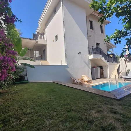 Center With Pool Leylacanhouse *