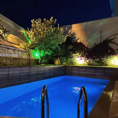 Villa Center With Pool Leylacanhouse Cesme