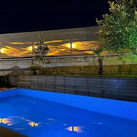 Villa Center With Pool Leylacanhouse Çeşme